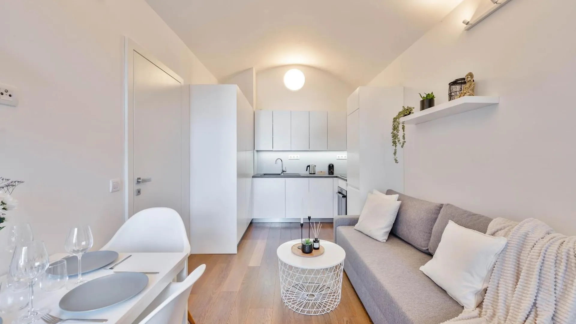 פראג Elegant Apartments With Terrace & Bike Path