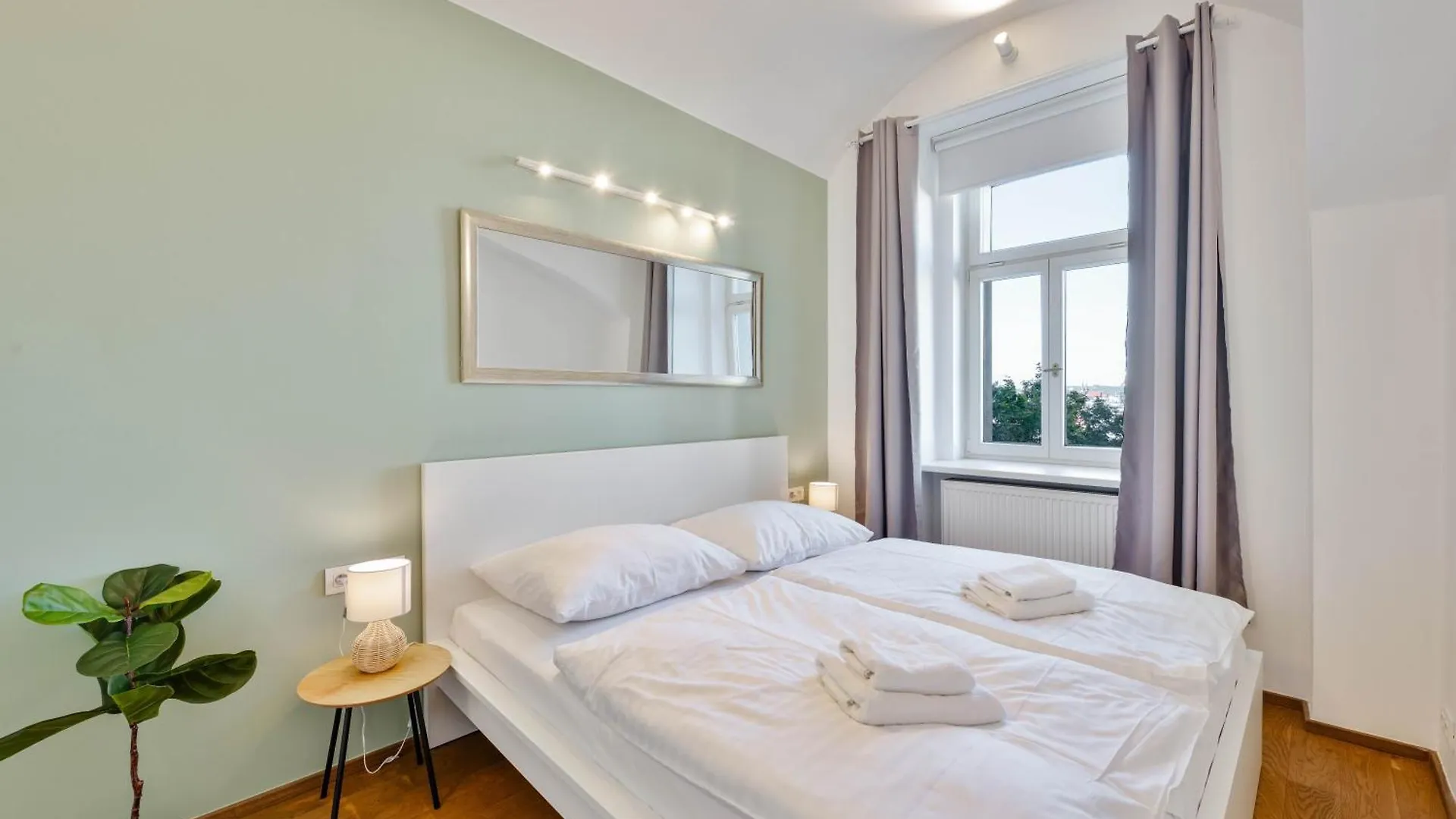 Elegant Apartments With Terrace & Bike Path location