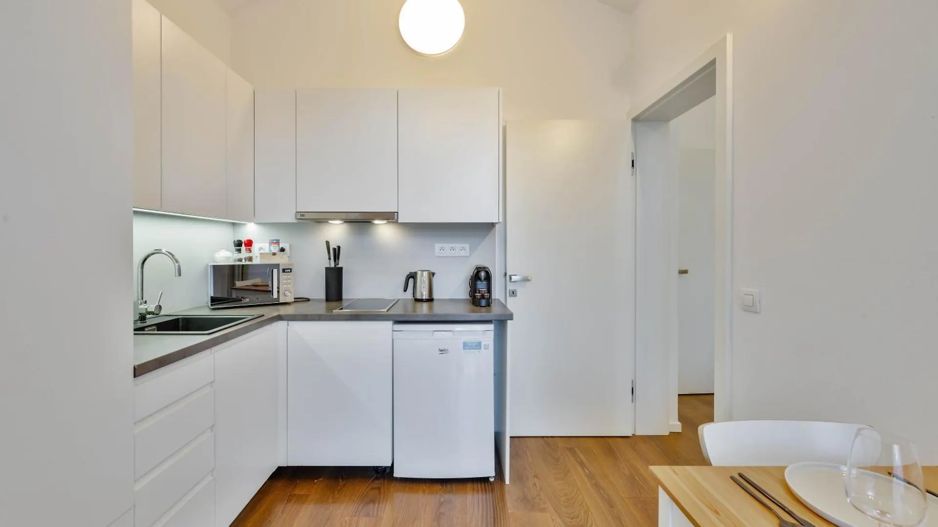Elegant Apartments With Terrace & Bike Path 프라하