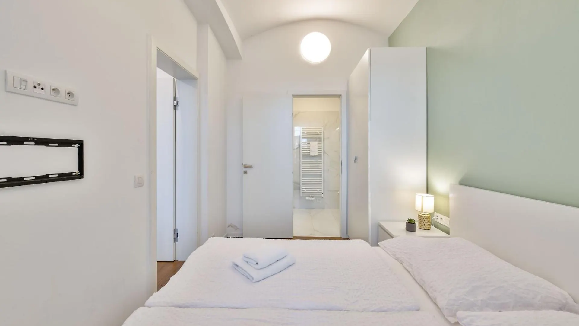 Elegant Apartments With Terrace & Bike Path 프라하