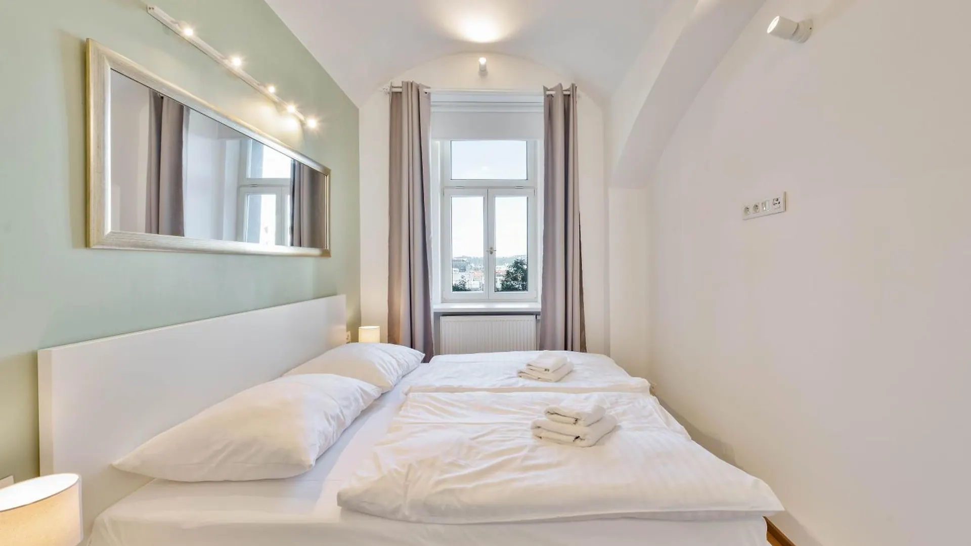Elegant Apartments With Terrace & Bike Path 프라하 0*,  체코