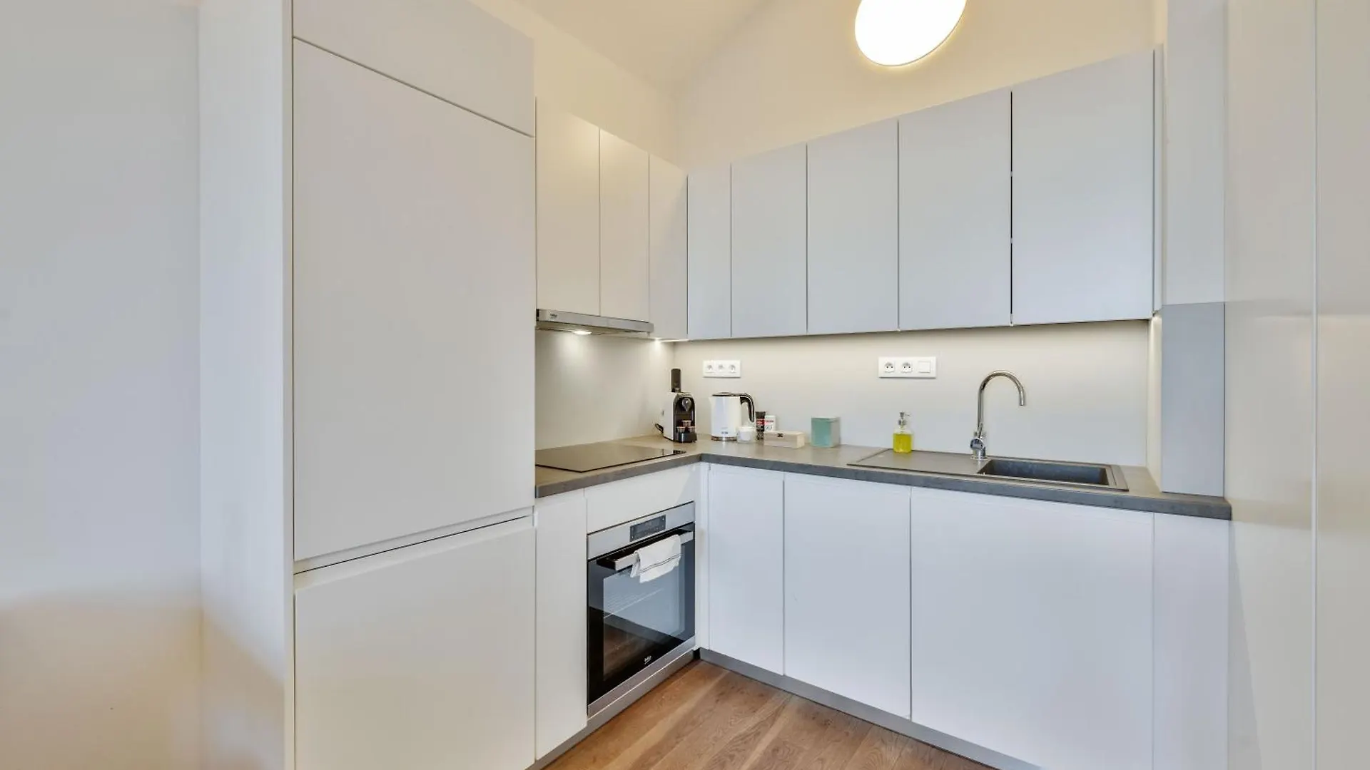 Elegant Apartments With Terrace & Bike Path 프라하 체코