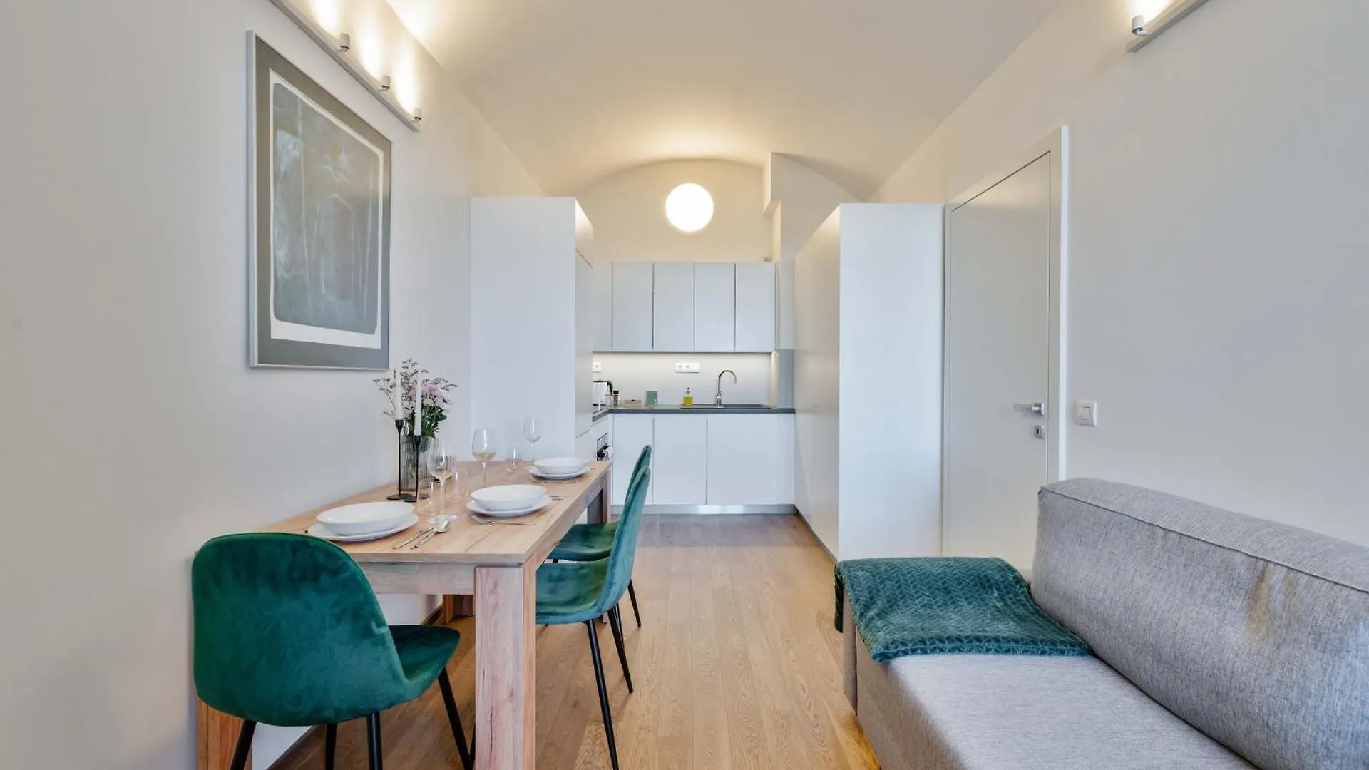 Elegant Apartments With Terrace & Bike Path 프라하 0*,  체코